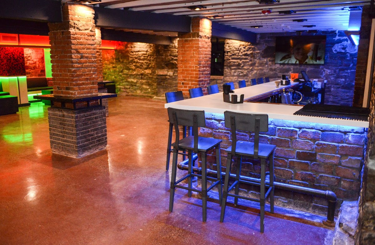 Seat Open at The Golden Zebra